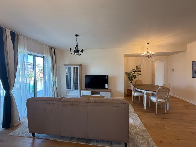 Apartament cu 3 camere în Sisești