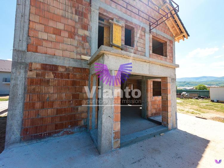 Casă individuală cu 4 camere cu Canalizare în Exterior Sud