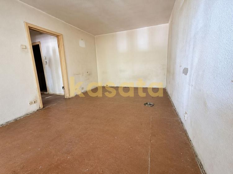 Apartament cu 3 camere decomandat în Vitan