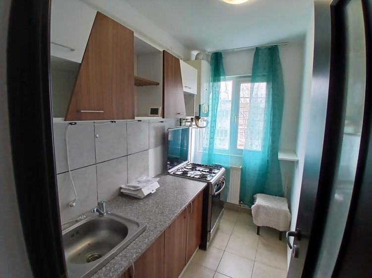 Inchiriez apartament 3 camere zona Milcov - 8
