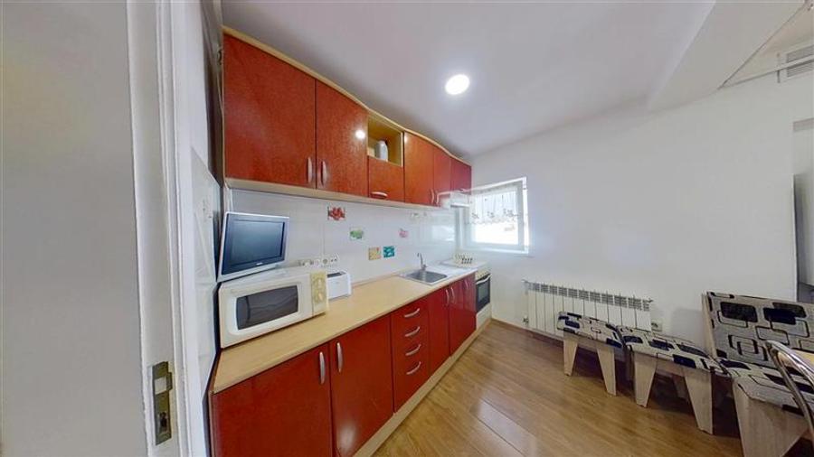 Apartament cu 2 camere nedecomandat, mobilat în Tractorul
