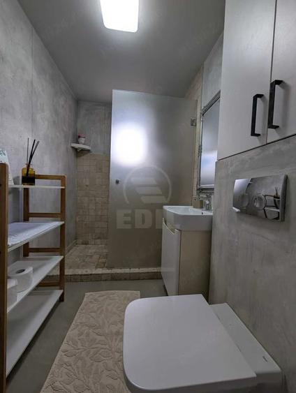Apartament cu 3 camere semidecomandat în Florești