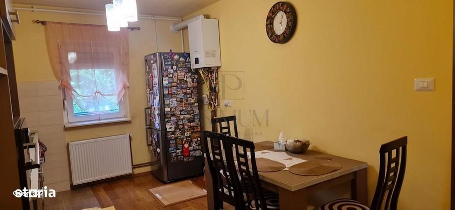Apartament cu 4 camere decomandat în Aradului