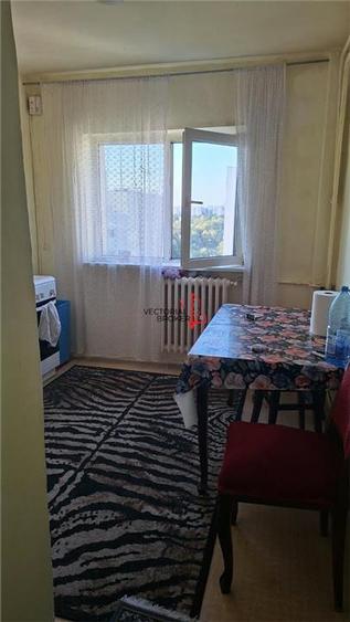 Apartament cu 3 camere decomandat în Basarabia
