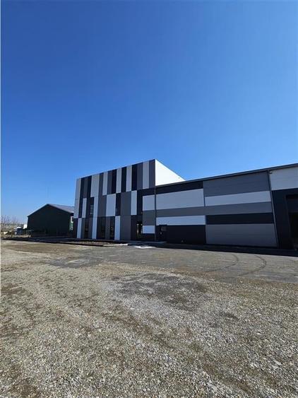 Spațiu industrial, de 2,200 mp, în Periferie