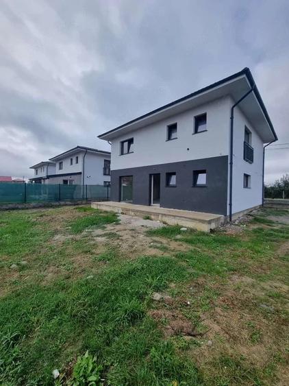 Casă cu Teren 400 Mp în Mărtinești
