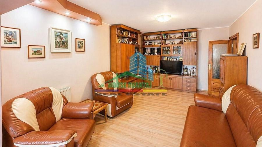 Apartament cu 3 camere decomandat în Central