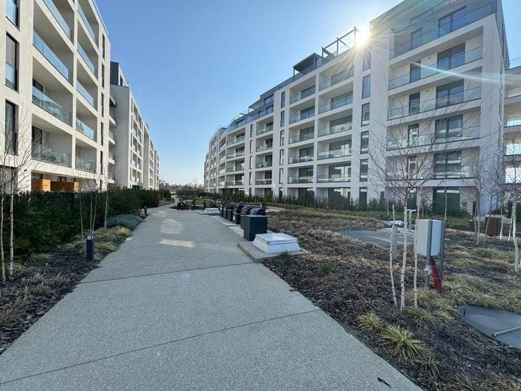 Apartament cu 2 camere semidecomandat, mobilat în Băneasa