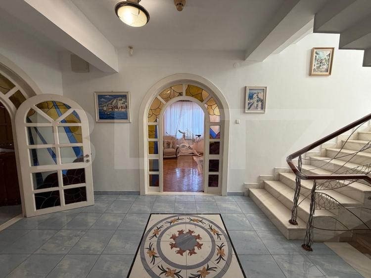 Casă individuală cu 9 camere cu Piscina în Central