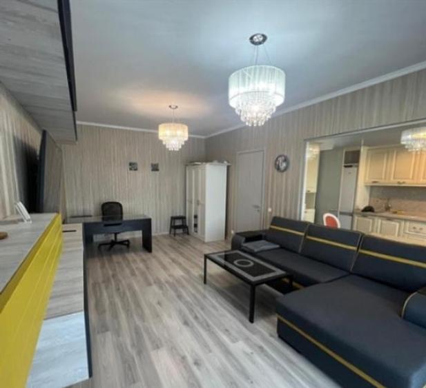 Apartament cu 2 camere decomandat în Crângași