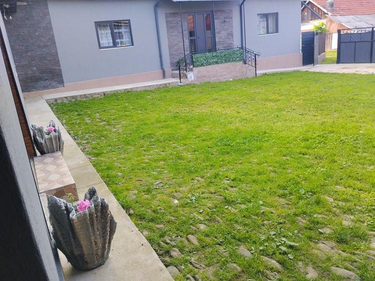Casă cu 3 camere în Coman