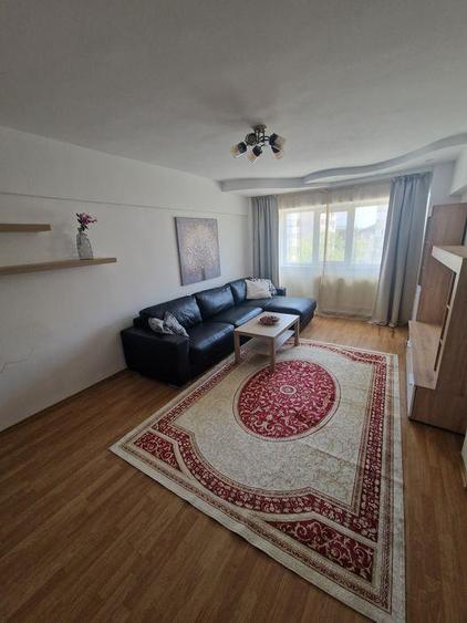 Apartament cu 3 camere decomandat în Călărași