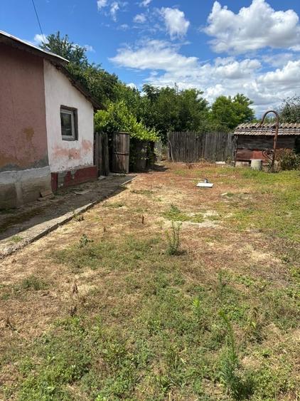 Casă cu 3 camere cu Teren 1400 Mp în Central