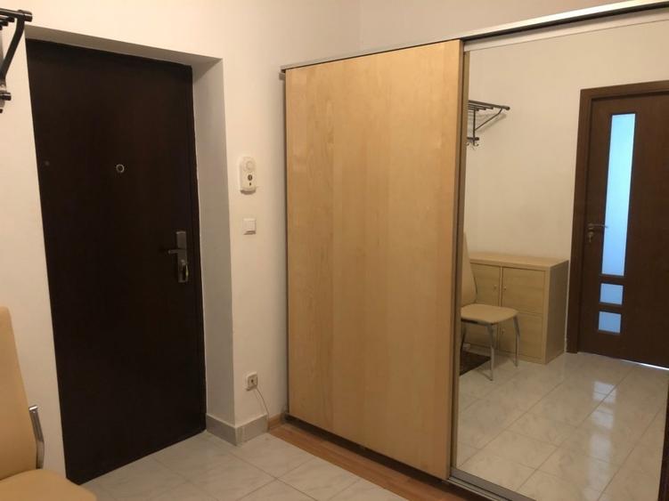 Garsonieră decomandată, mobilată în Vitan
