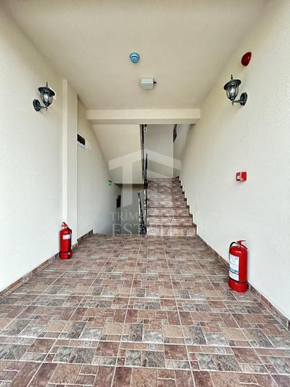 Casă individuală cu 16 camere cu Canalizare în Central