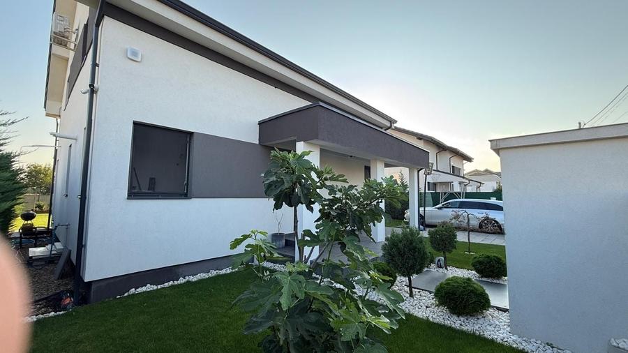 Casă individuală cu 6 camere cu Canalizare în Dumbrăvița