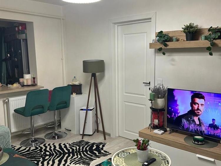 Apartament cu 2 camere semidecomandat, mobilat în Valea Rosie