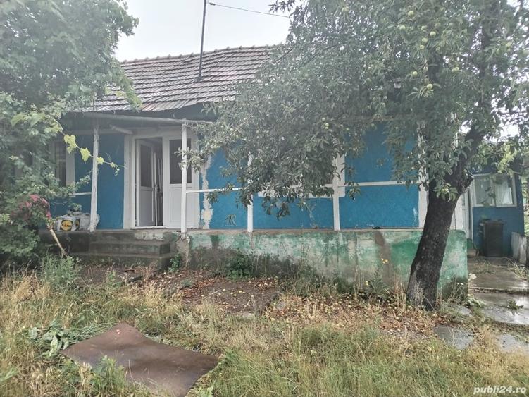 Casă cu 3 camere cu Teren 1100 Mp în Costești