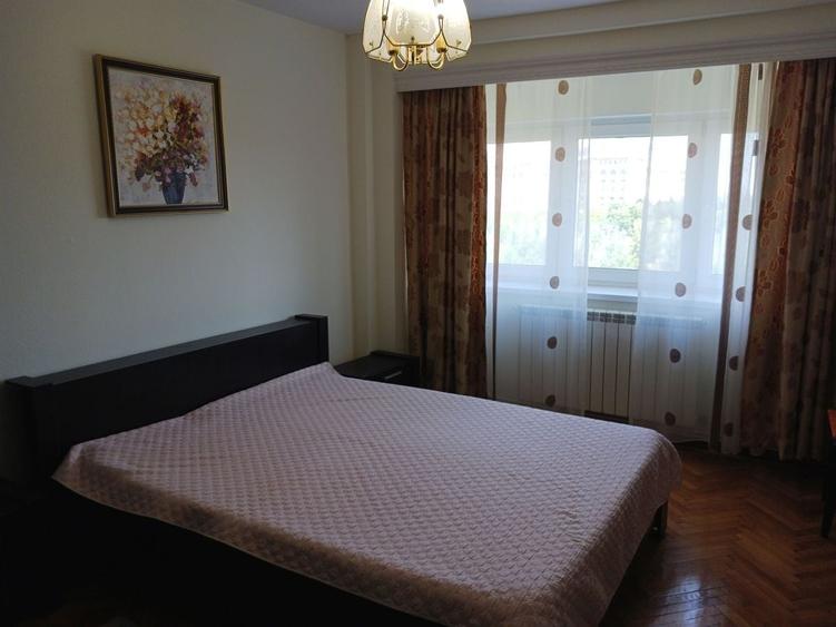 Apartament cu 3 camere decomandat, mobilat în Libertății