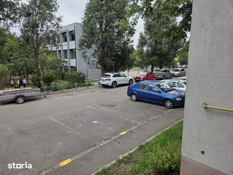 Tomis Nord-Calinescu, 2 camere decomandate, balcon, beci, liber, neg. - 2