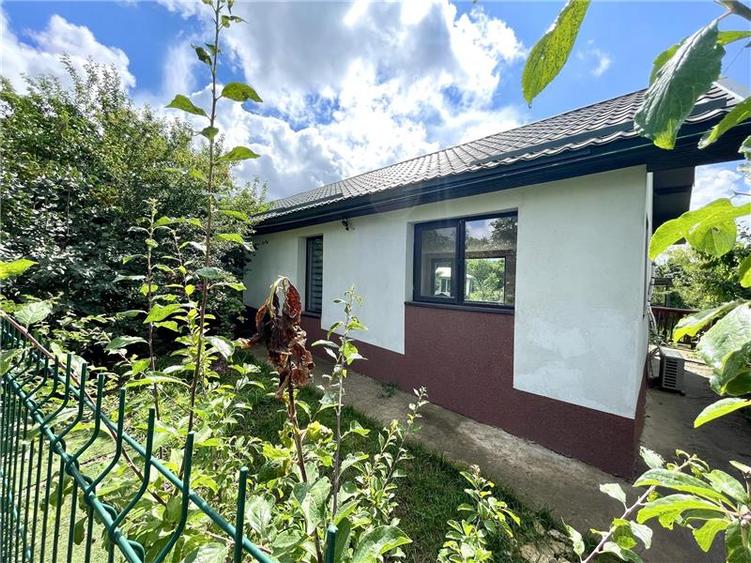 Casă cu 3 camere cu Teren 1200 Mp în Bârnova