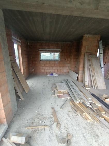 Duplex cu 4 camere cu Canalizare în Florești