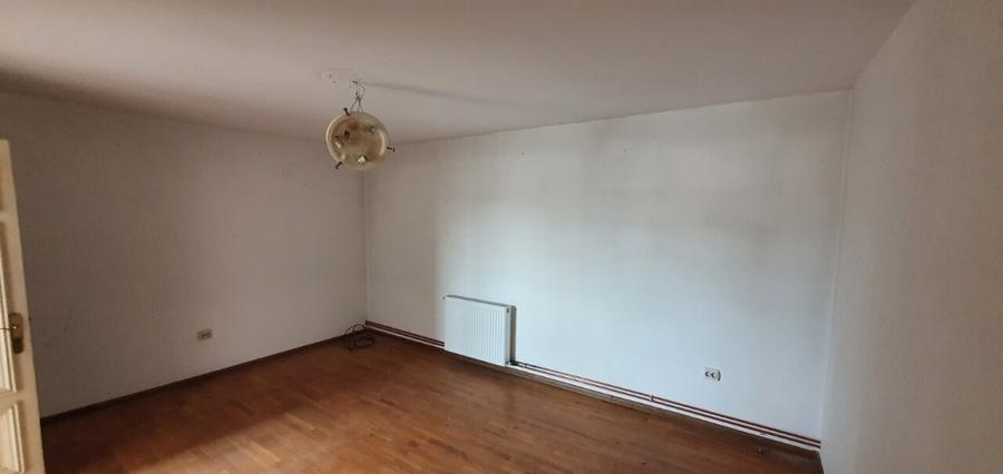 Casă cu 5 camere cu Teren 240 Mp în Nord