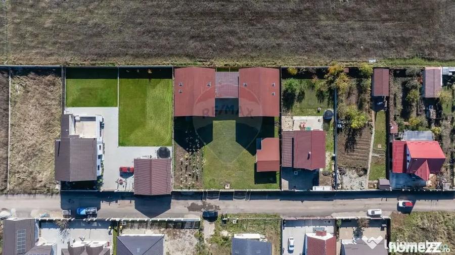 Casă cu 5 camere cu Teren 700 Mp în Sânpetru