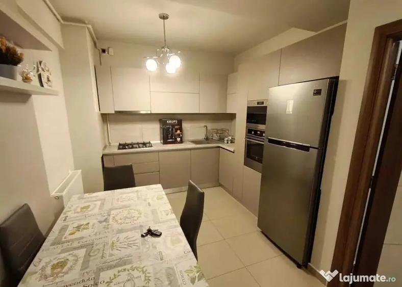Apartament cu 3 camere decomandat în Central