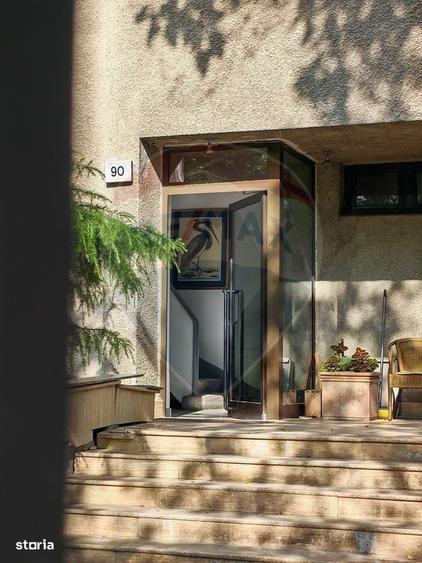Apartament cu 3 camere semidecomandat în Aviatorilor