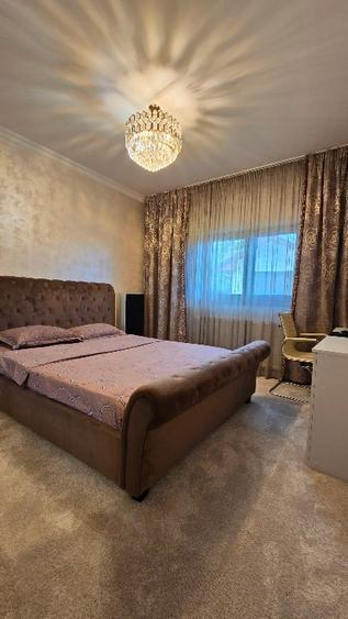 Casă cu 5 camere cu Teren 2530 Mp în Periferie