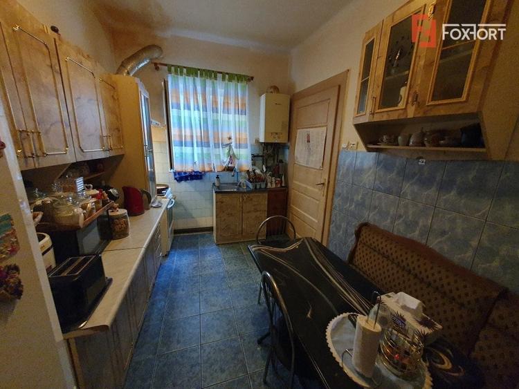 Apartament cu 3 camere nedecomandat, mobilat în P-ța Maria