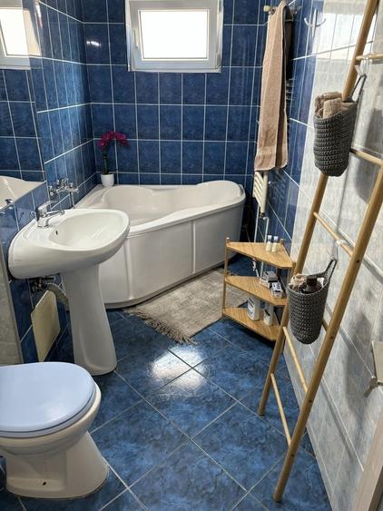 Apartament cu 3 camere decomandat în Astra