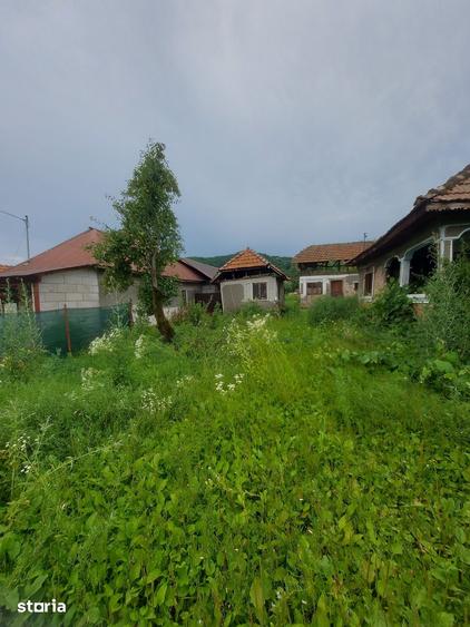 Casă cu 2 camere cu Teren 1206 Mp în Cândești