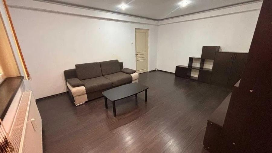 Garsonieră decomandată, mobilată în Decebal