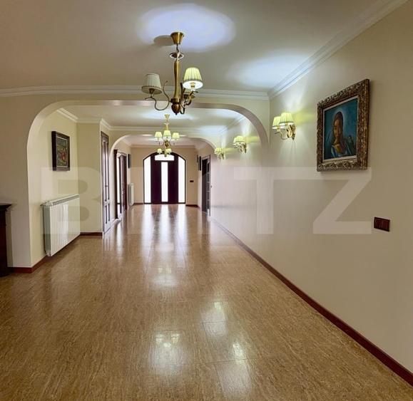 Casă individuală cu 9 camere cu Canalizare în Găești