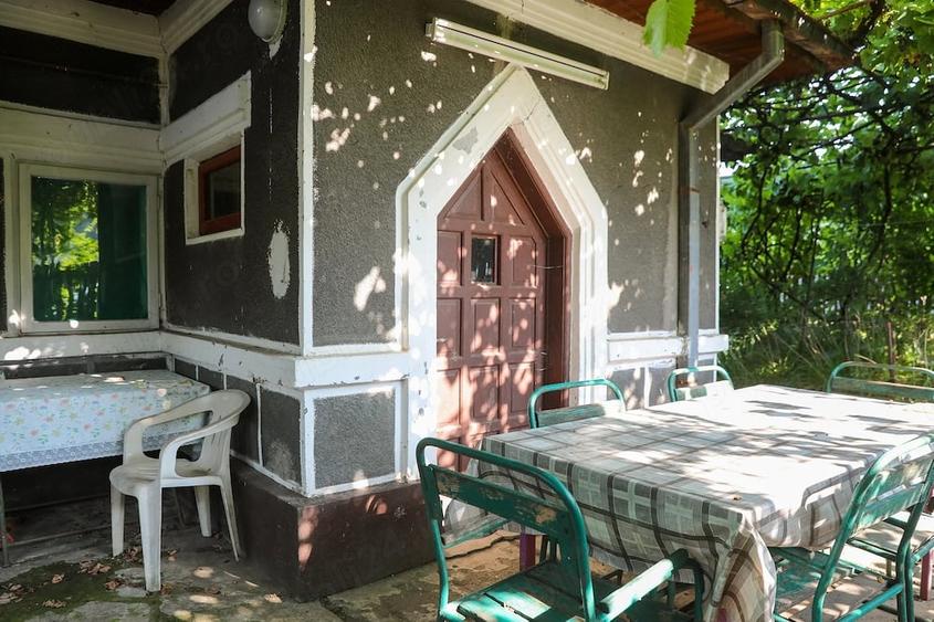 Casă cu 2 camere cu Teren 264 Mp în Rahova
