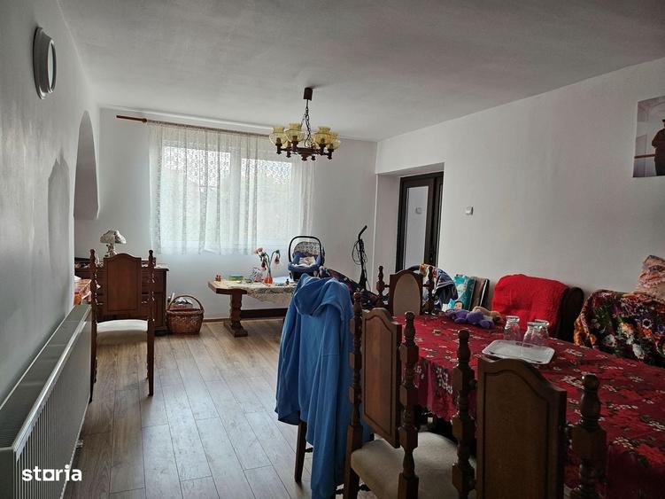 Casă cu 4 camere în Mândruloc