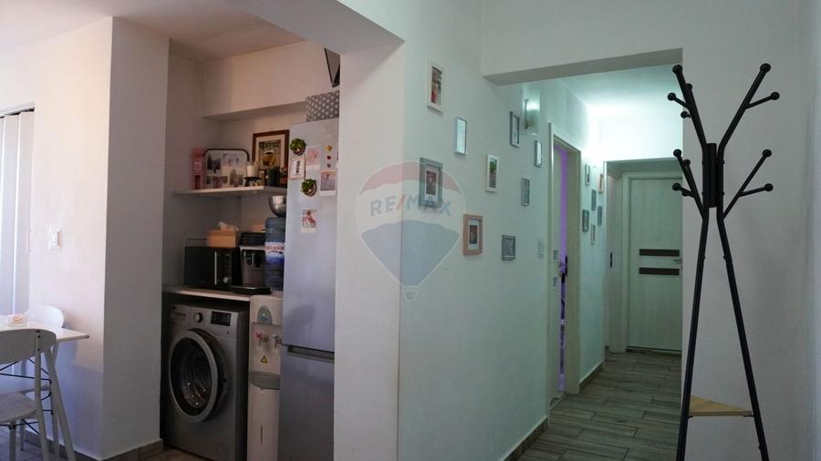 Apartament cu 3 camere decomandat în Calea București