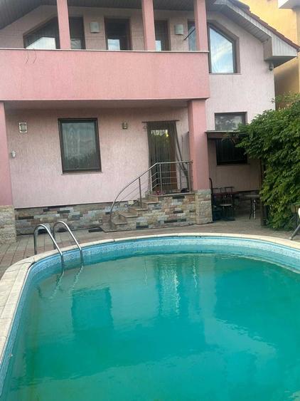 Casă cu 4 camere în Exterior Vest