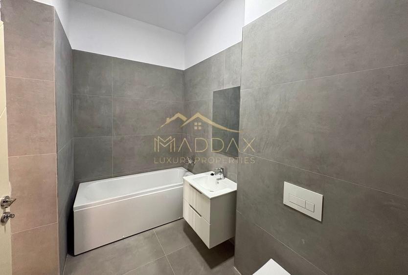 Apartament cu 3 camere semidecomandat, mobilat în Băneasa