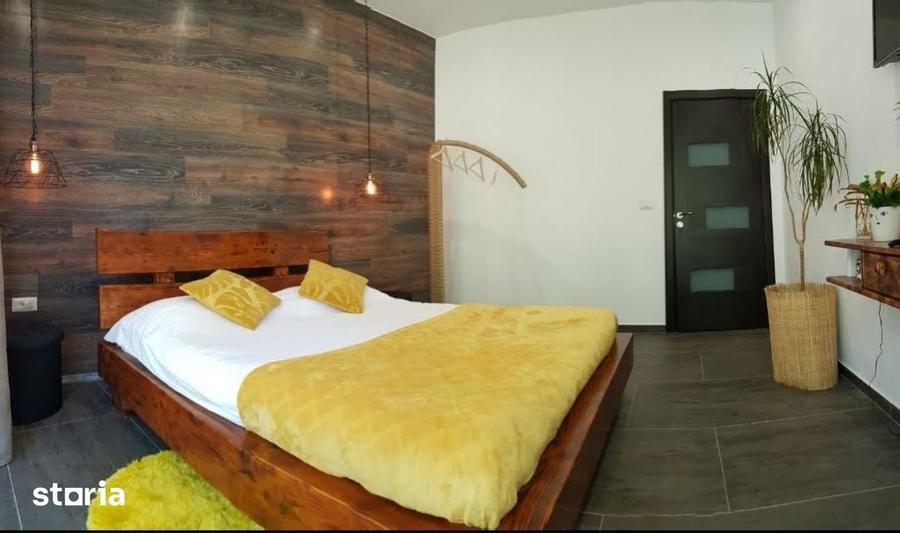 Casă cu 4 camere cu Teren 1800 Mp în Cetate