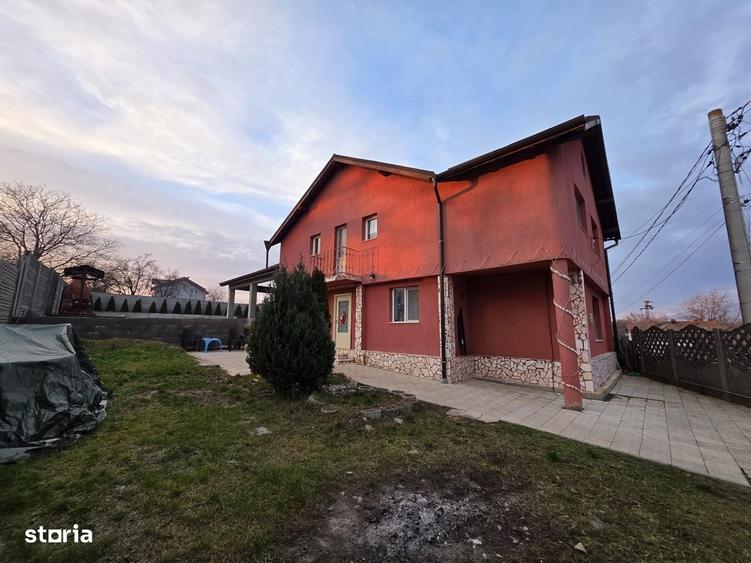 Casă cu 4 camere cu Teren 700 Mp în Central