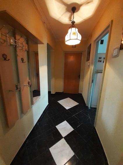 Apartament cu 4 camere decomandat în Trivale