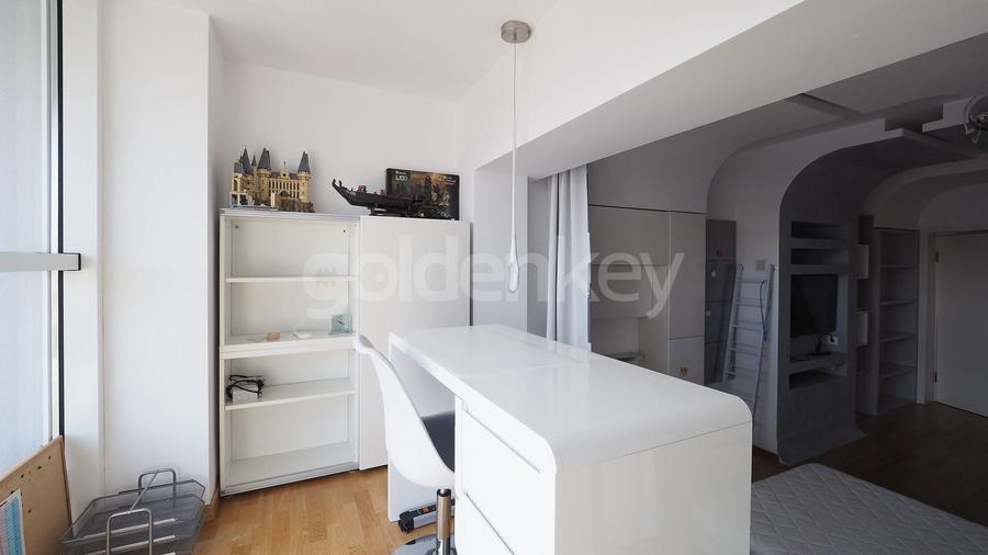 Apartament cu 4 camere semidecomandat, mobilat în Herăstrău