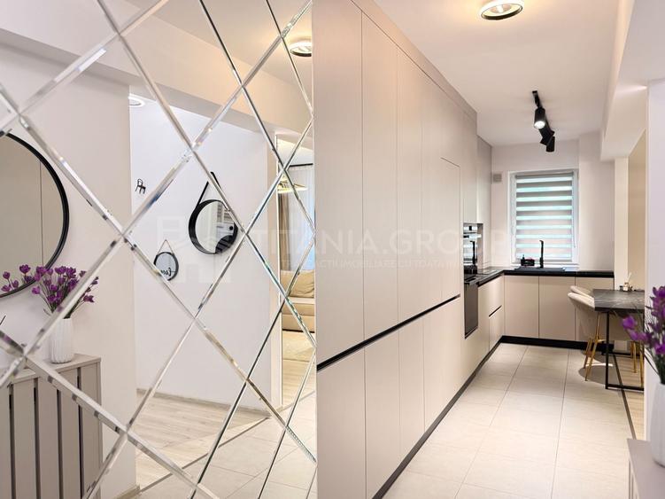 Apartament cu 3 camere semidecomandat în Tractorul