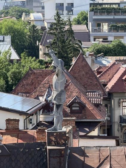 Apartament cu 4 camere decomandat în Ultracentral
