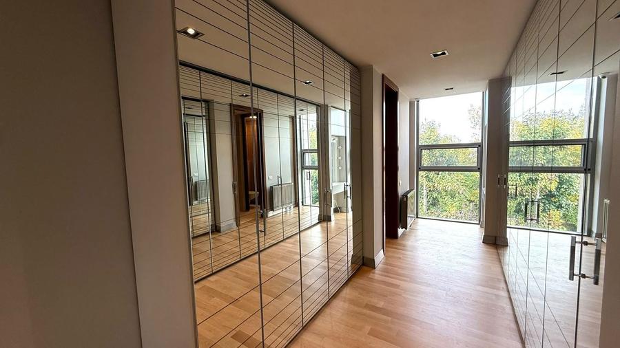 Apartament cu 4 camere, mobilat în Băneasa