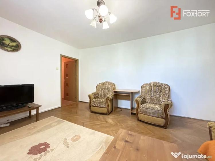 Apartament cu 3 camere semidecomandat în Dacia