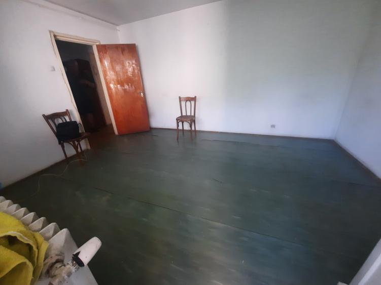 Apartament cu 3 camere decomandat în Berceni